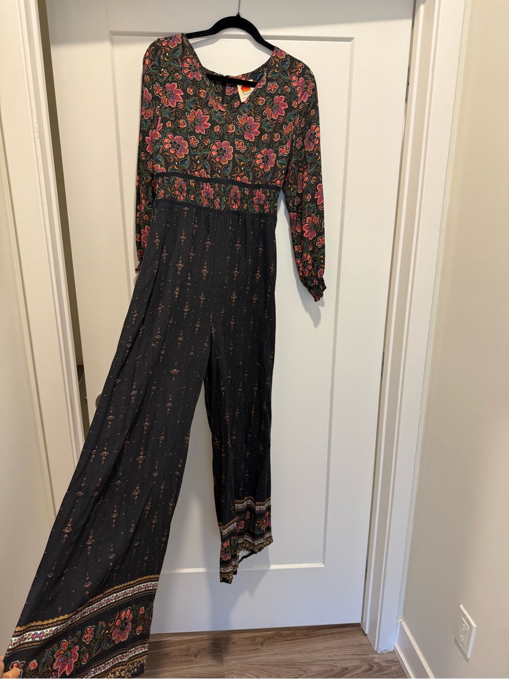 FARM Rio Navy Wide-Leg Floral Jumpsuit with Pink Accents - Picture 7 of 8